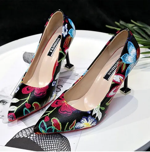 Pointed Heels High Heel Stiletto Flowers Retro Embroidery Shoes