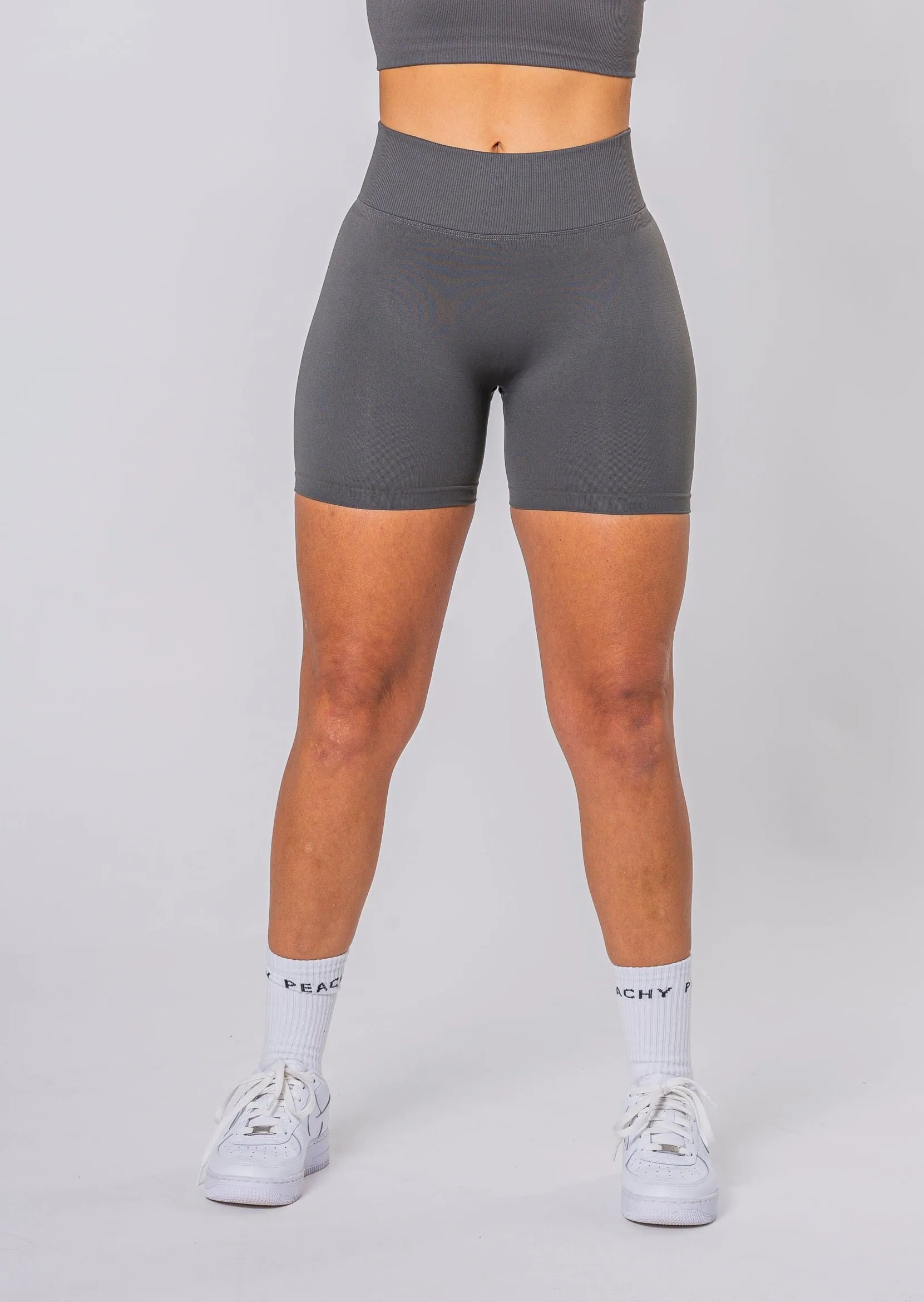 [VORBESTELLUNG] PURPOSE Scrunch Shorts